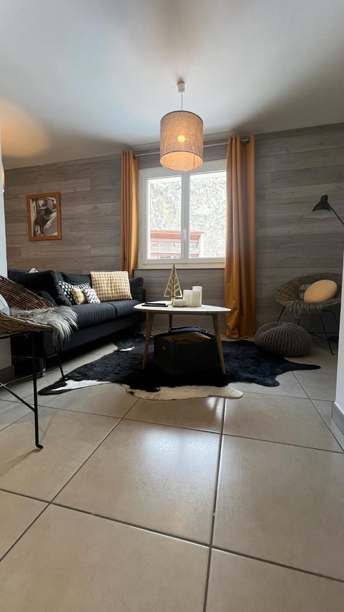 Apartment Jaune Genepi - 4 Personnes - 49m2 Et 17m2 Terrasse Valloire